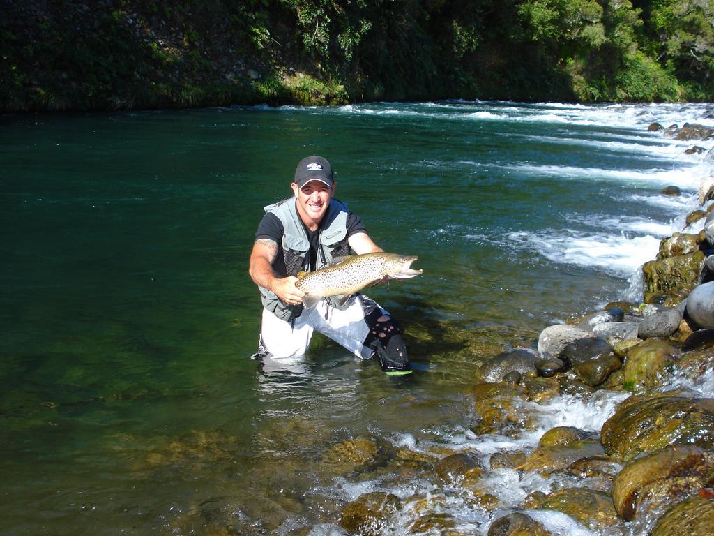 Turangi Trout Lodge Exteriör bild